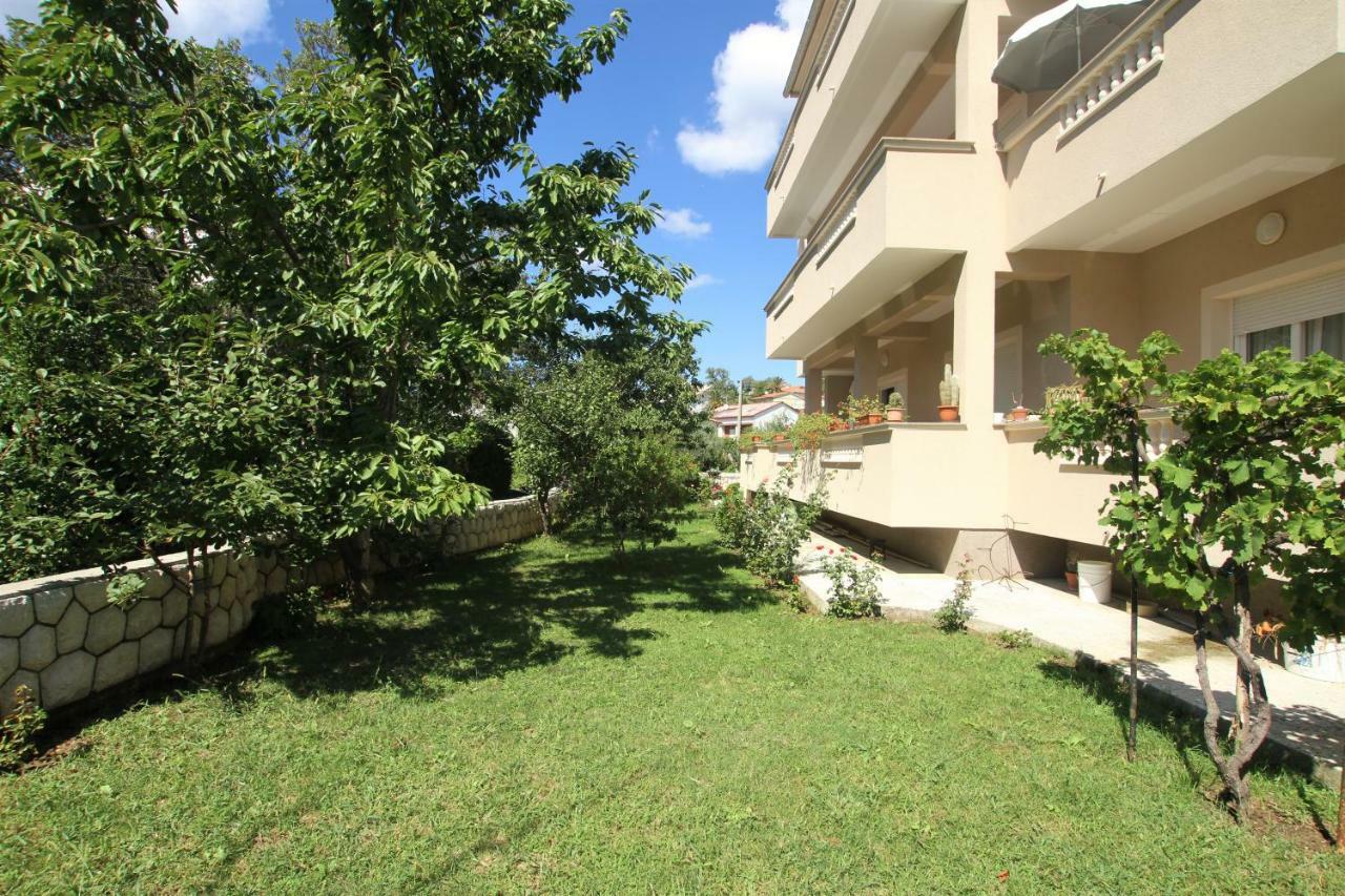 Apartments Macolic Rab Town Exterior photo