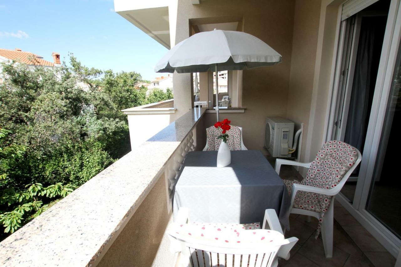 Apartments Macolic Rab Town Exterior photo